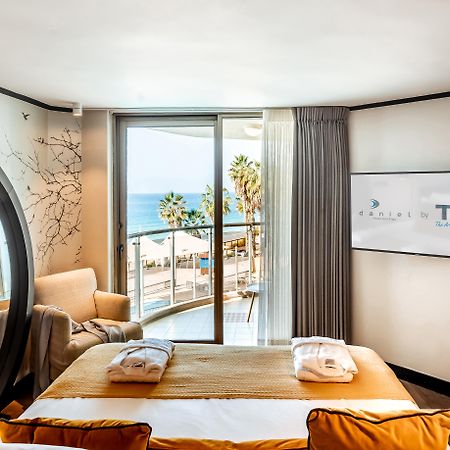 Daniel Herzliya Hotel Bagian luar foto A room at the hotel