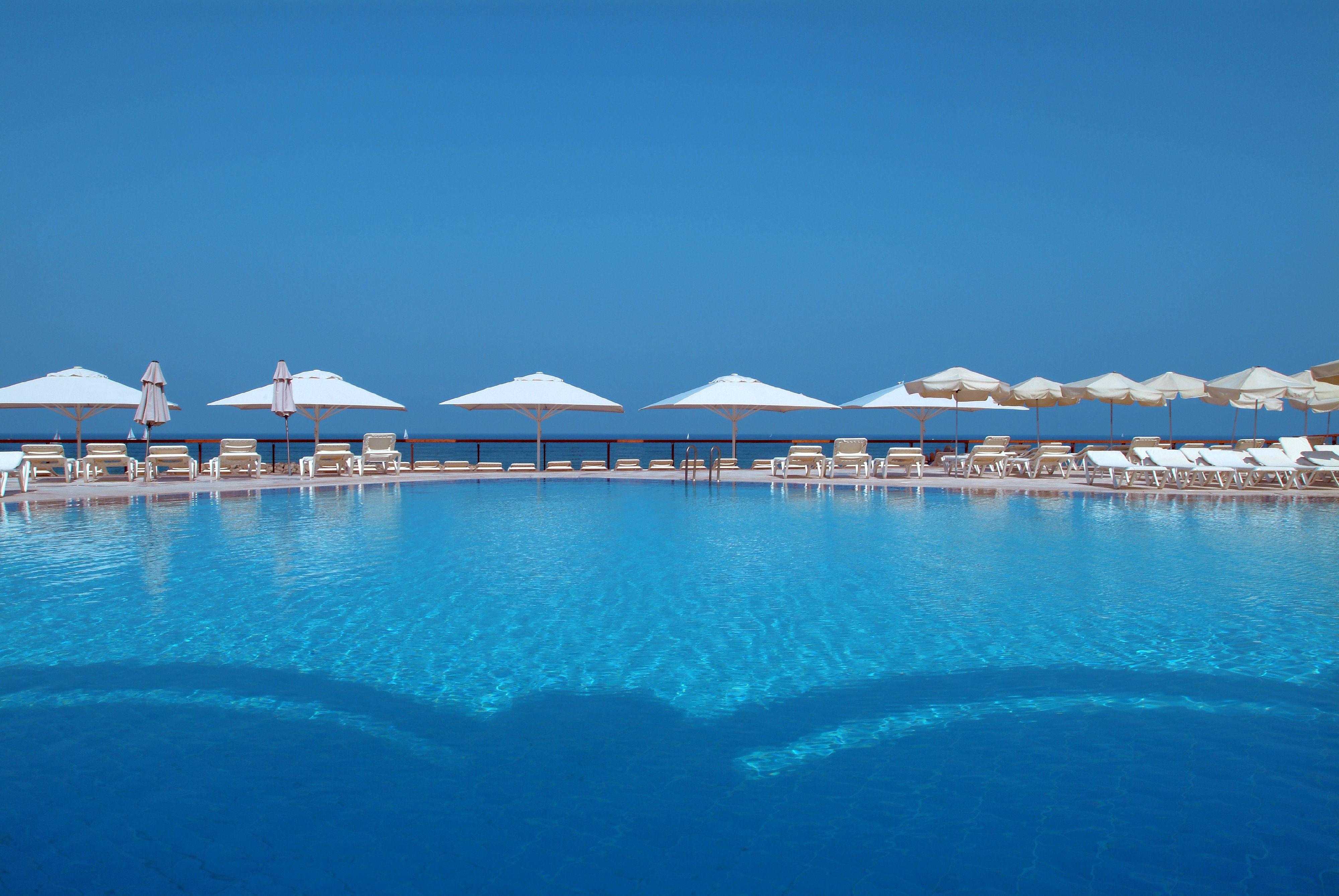 Daniel Herzliya Hotel Bagian luar foto The pool at the resort